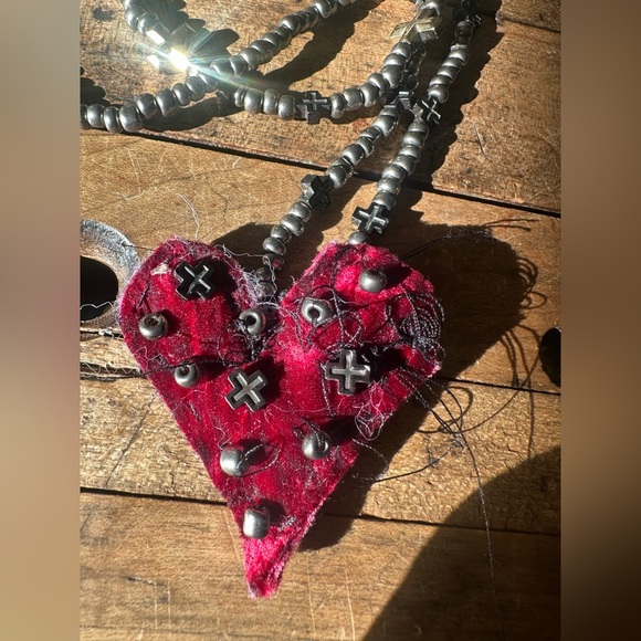 Velvet heart necklace - Picture 7 of 9